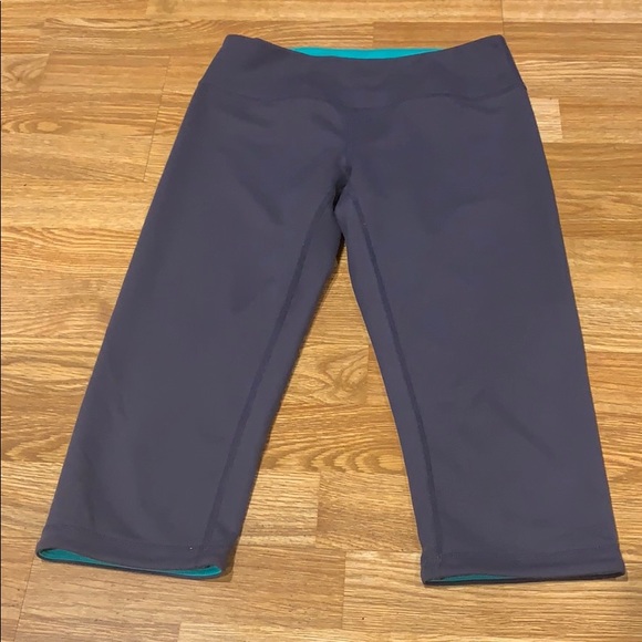 Zella 'Live In' Reversible Capri Leggings, SzS - Picture 2 of 5